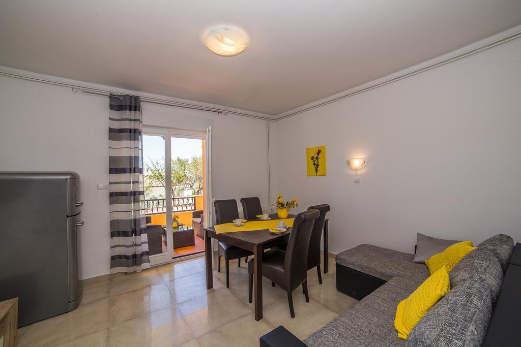 Juric Apartments-Rab Palit Exterior photo