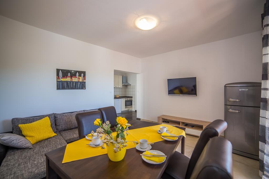 Juric Apartments-Rab Palit Exterior photo